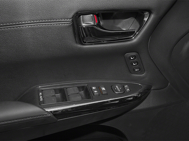 2013 Toyota Avalon D