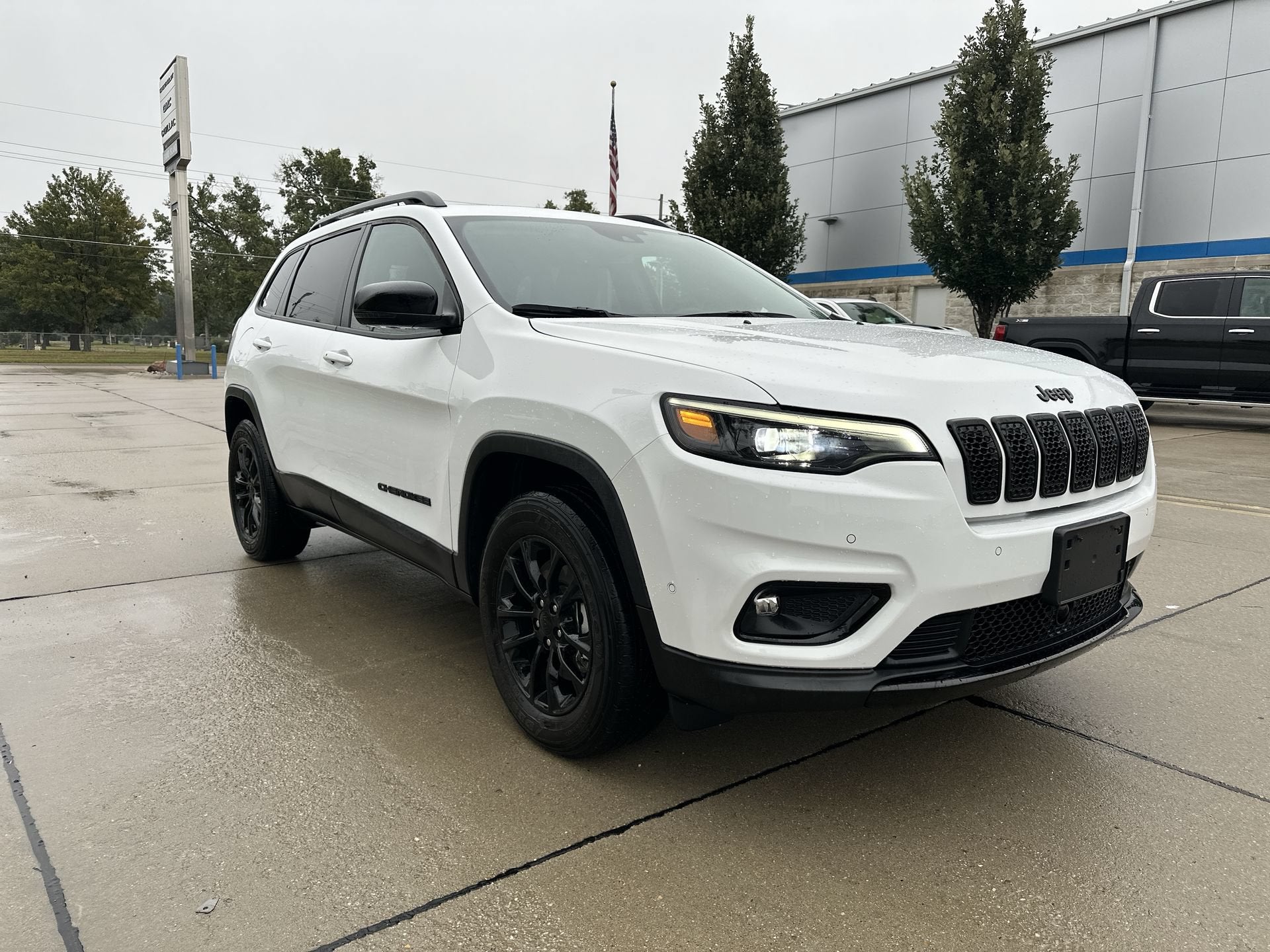2023 Jeep Cherokee Altitude Lux