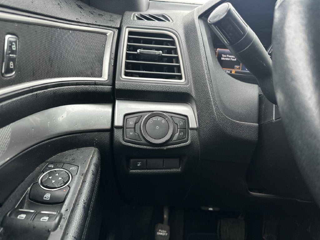 2017 Ford Explorer XLT 202A