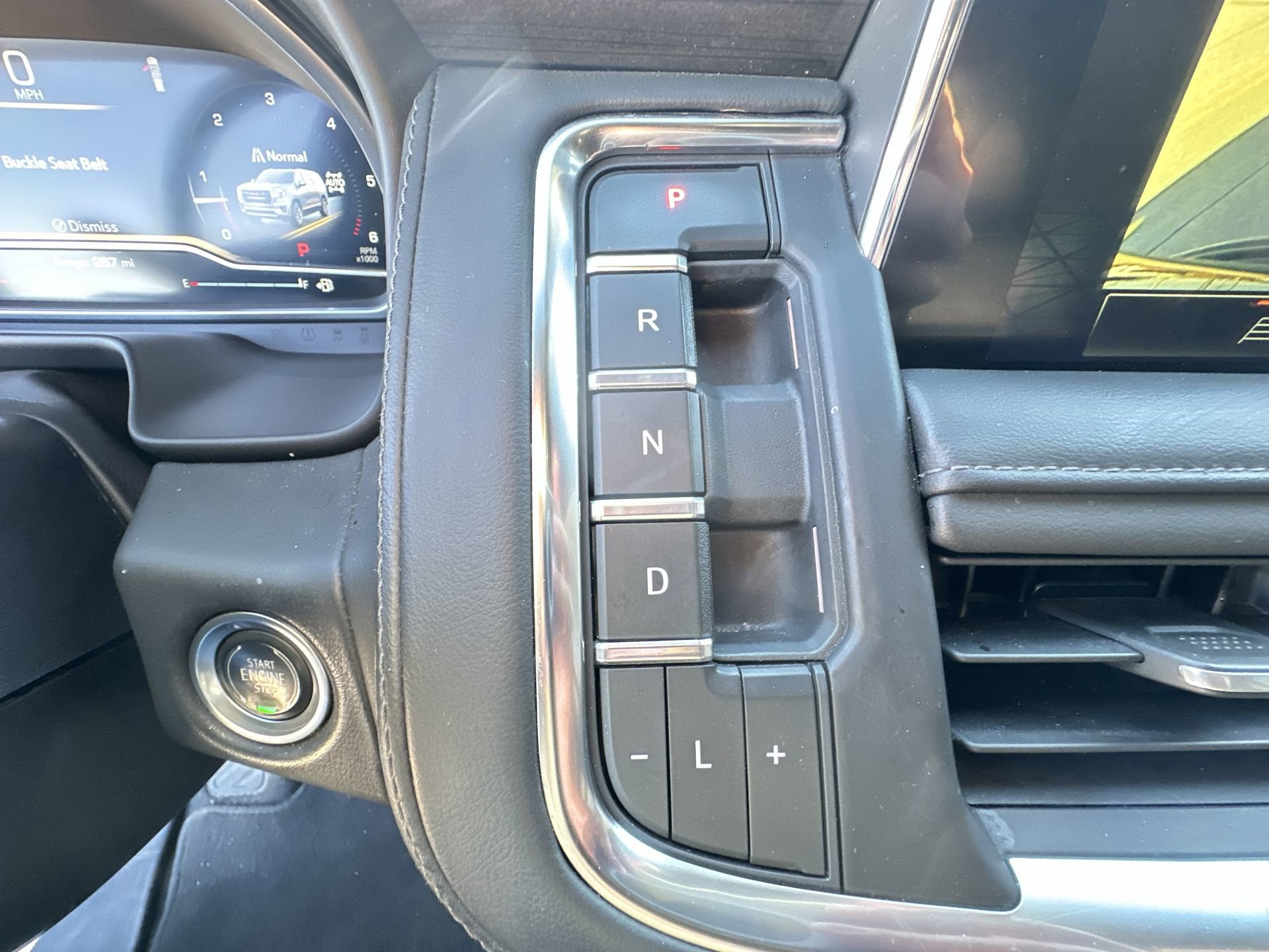 2023 GMC Yukon XL SLE