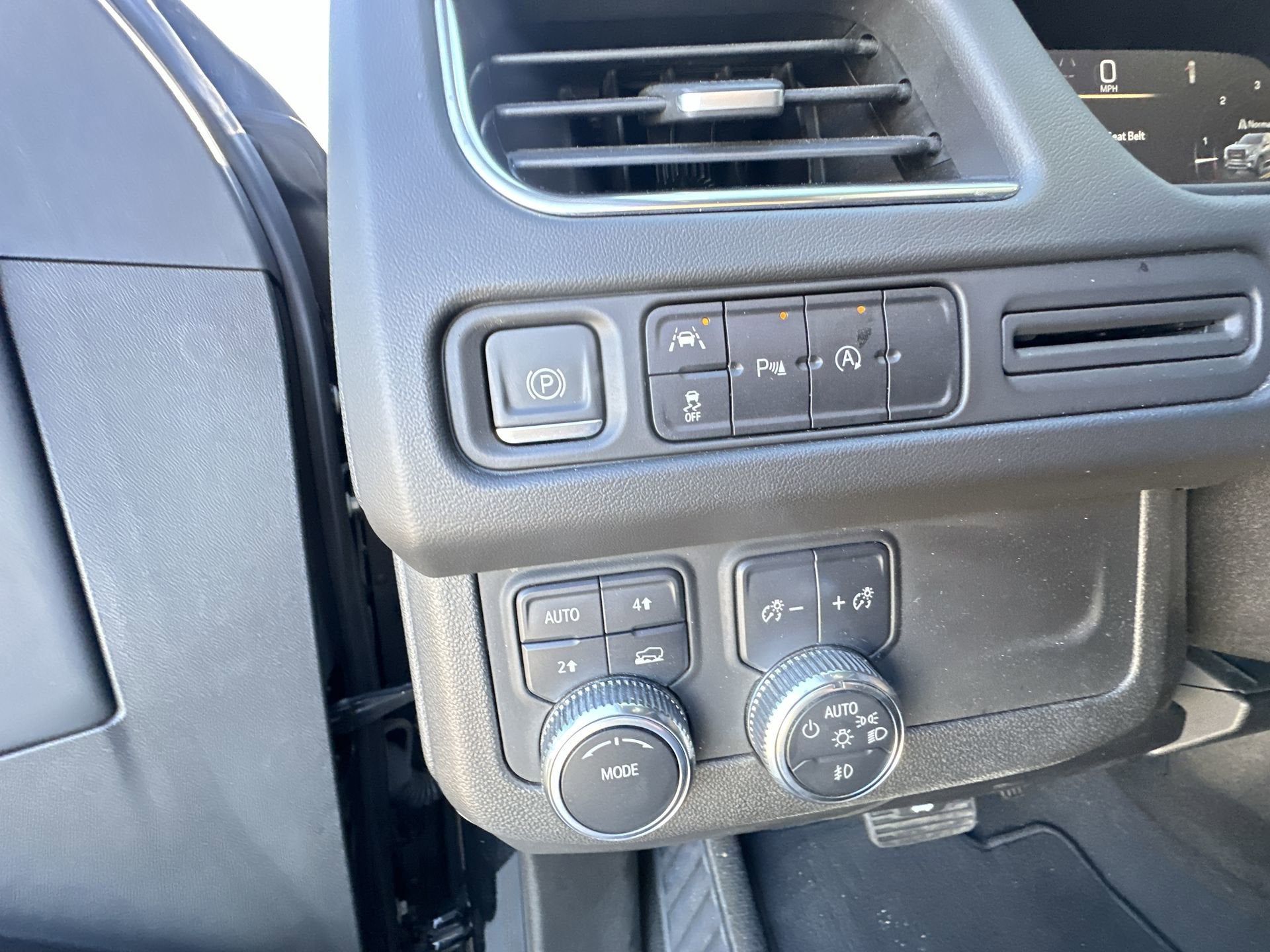 2023 GMC Yukon XL SLE