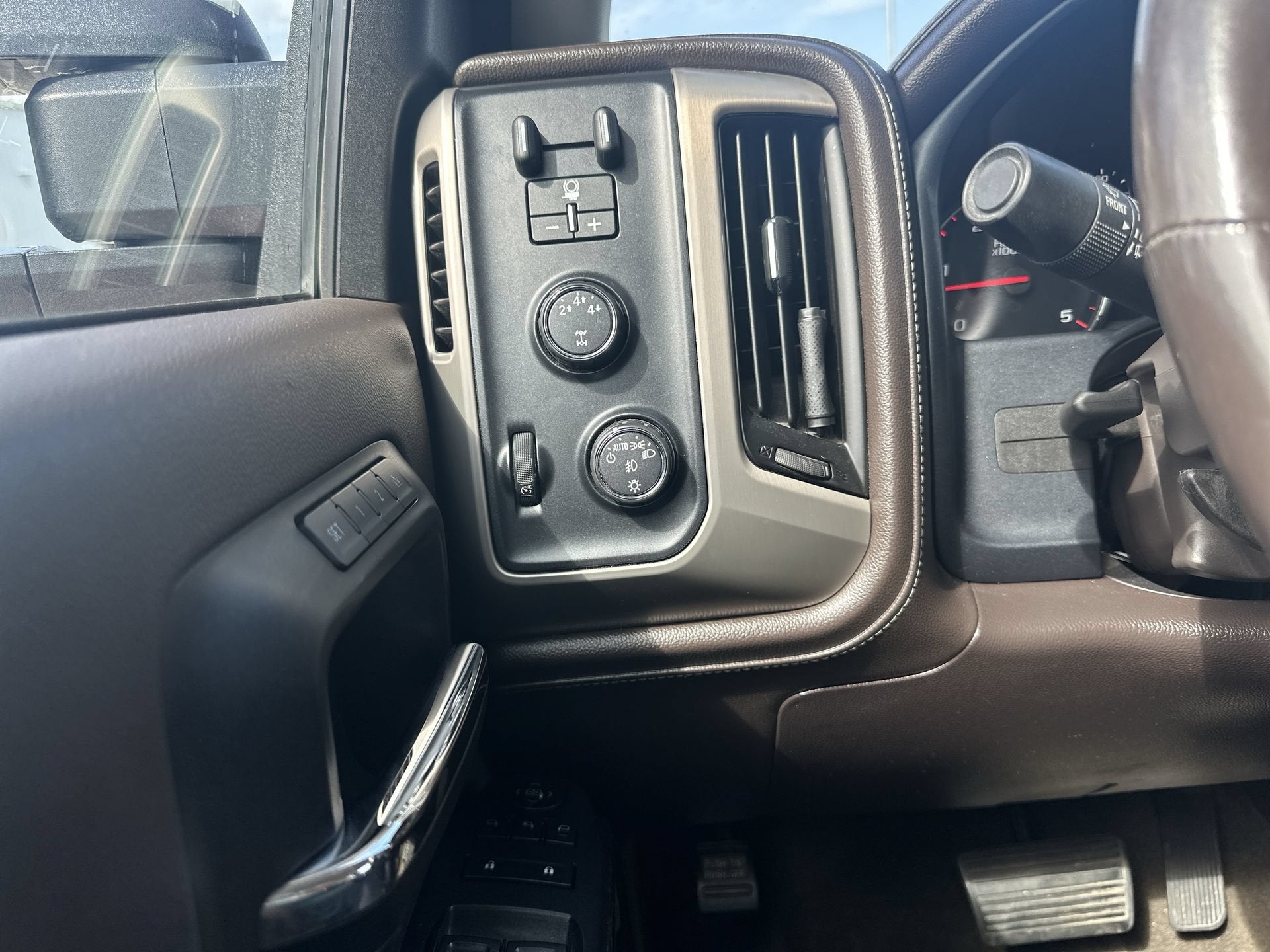 2015 GMC Sierra 2500HD available WiFi Denali