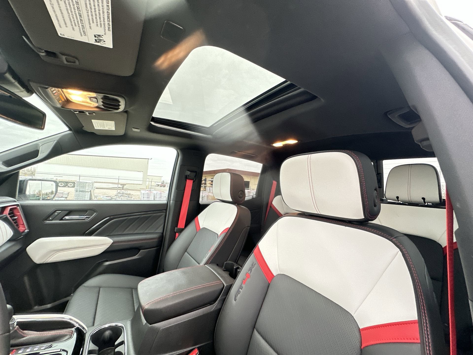 2025 GMC Canyon 4WD AT4