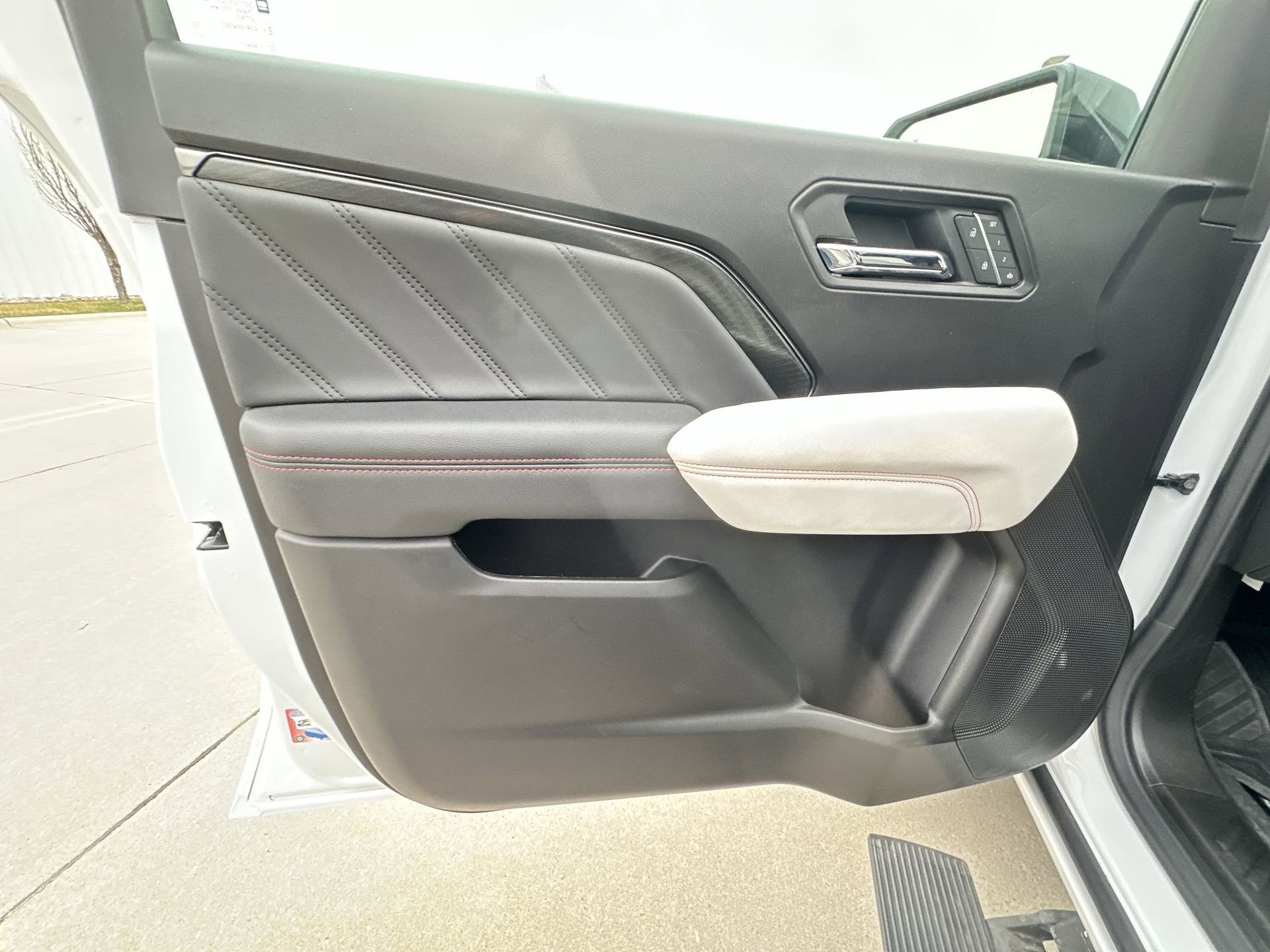 2025 GMC Canyon 4WD AT4