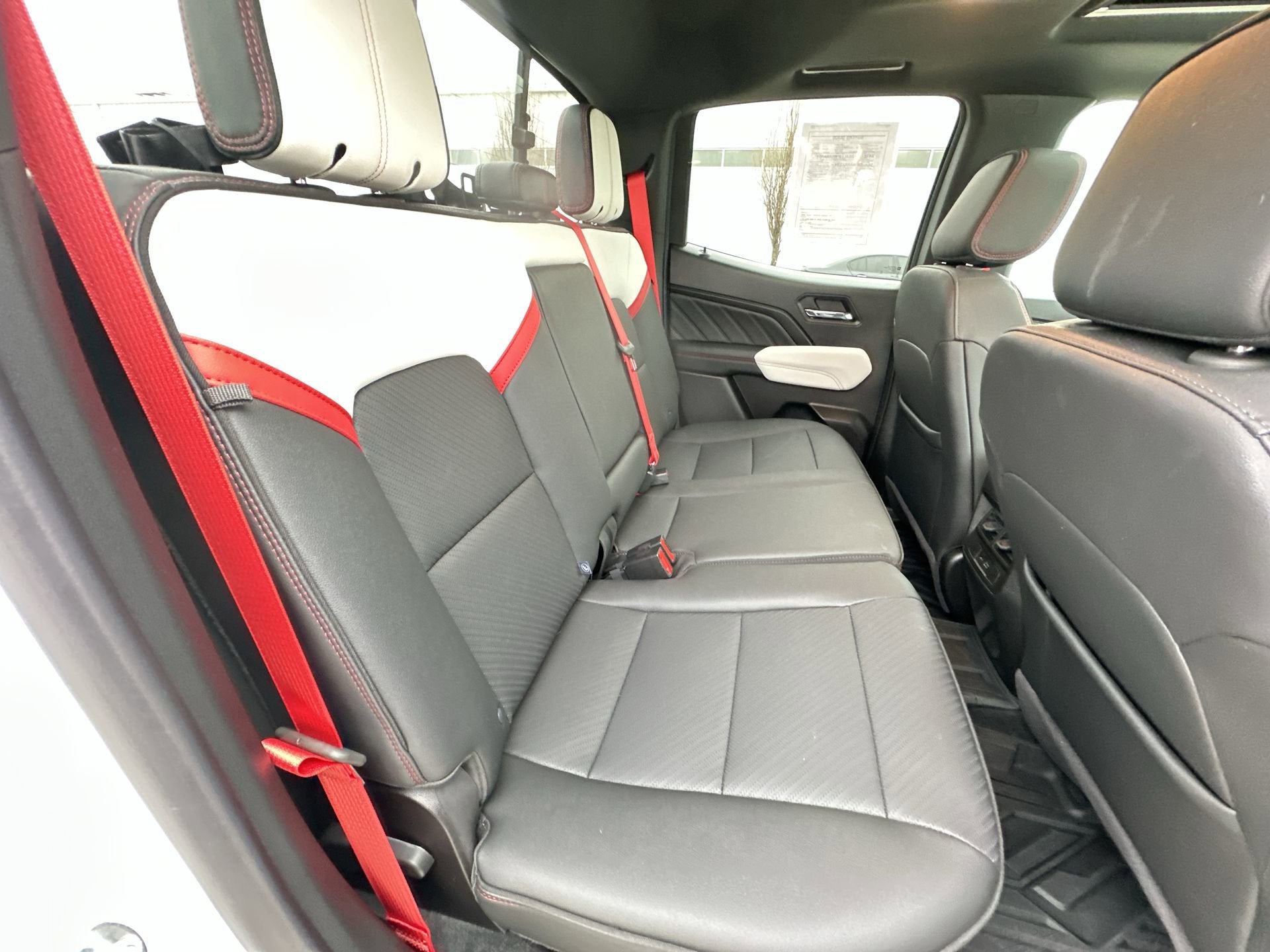 2025 GMC Canyon 4WD AT4
