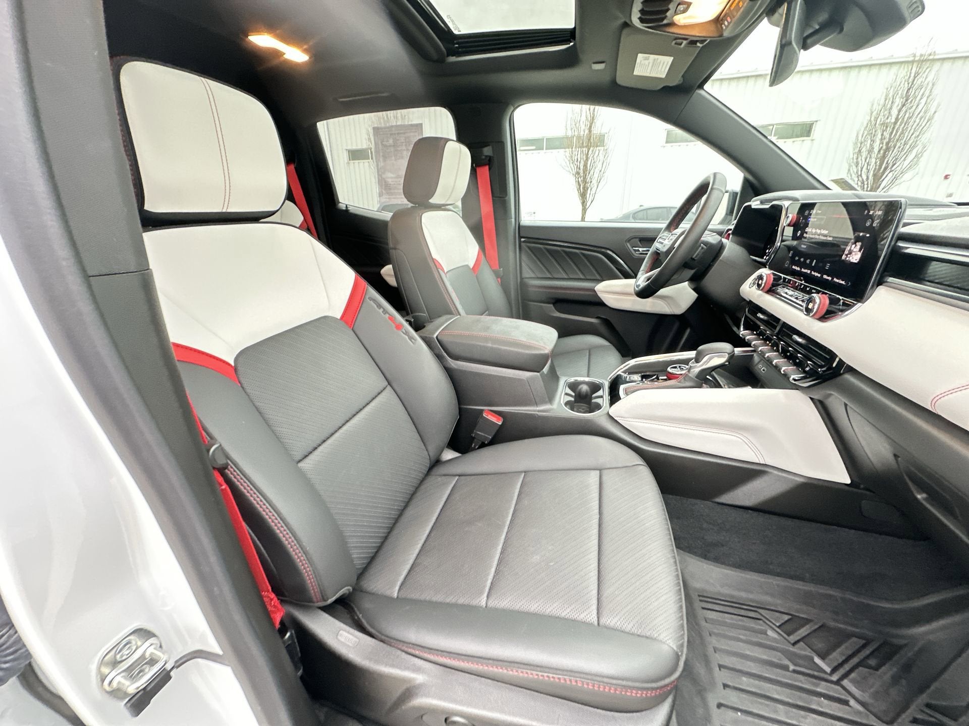 2025 GMC Canyon 4WD AT4