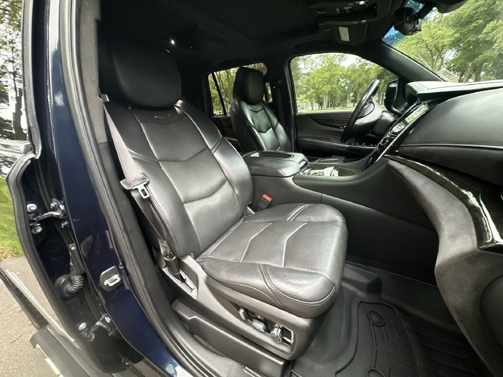 2019 Cadillac Escalade Platinum Edition