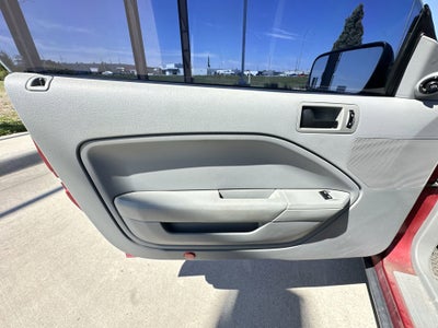 2005 Ford Mustang Deluxe