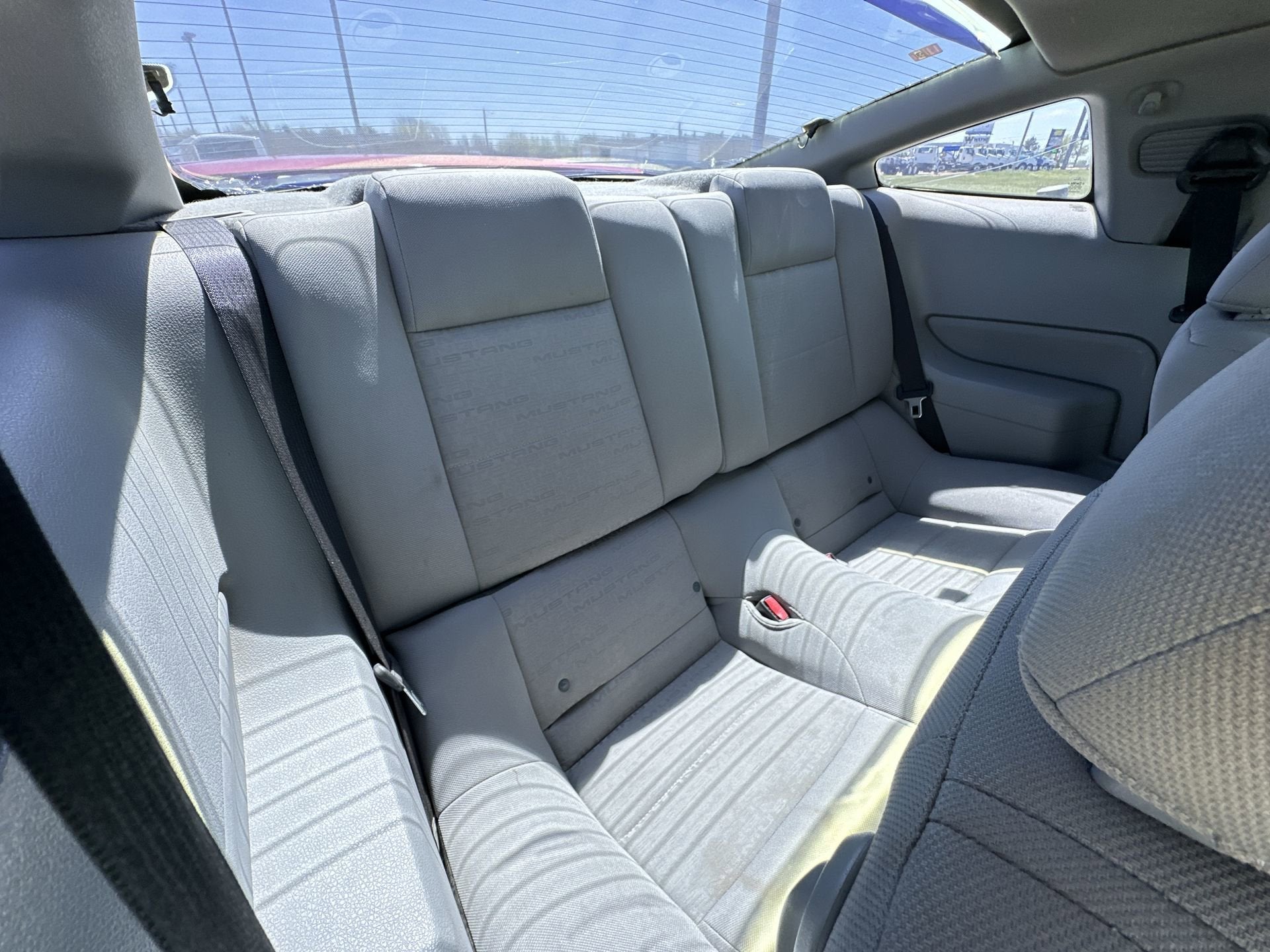 2005 Ford Mustang Deluxe