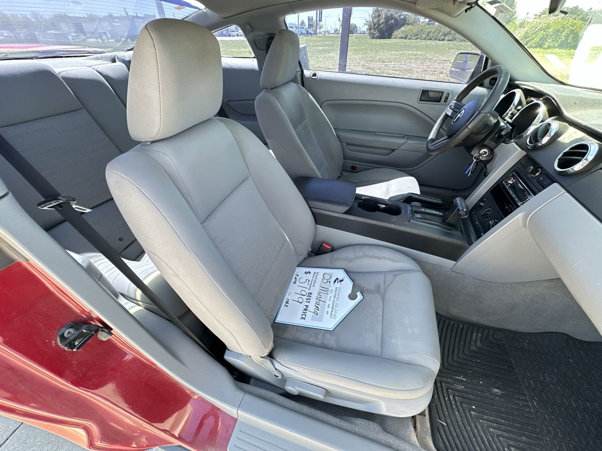 2005 Ford Mustang Deluxe
