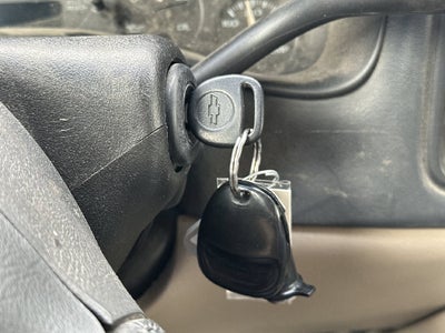 2002 Chevrolet Avalanche 1500 Base 130 WB