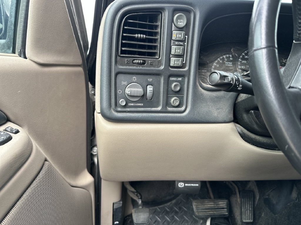 2002 Chevrolet Avalanche 1500 Base 130 WB