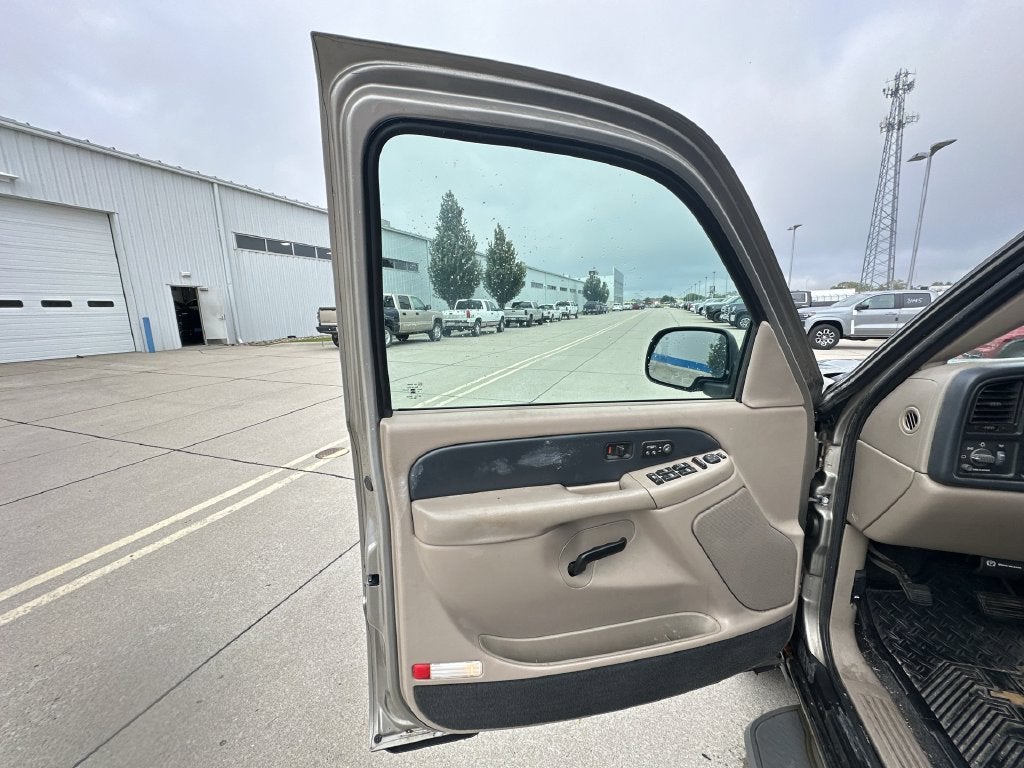 2002 Chevrolet Avalanche 1500 Base 130 WB