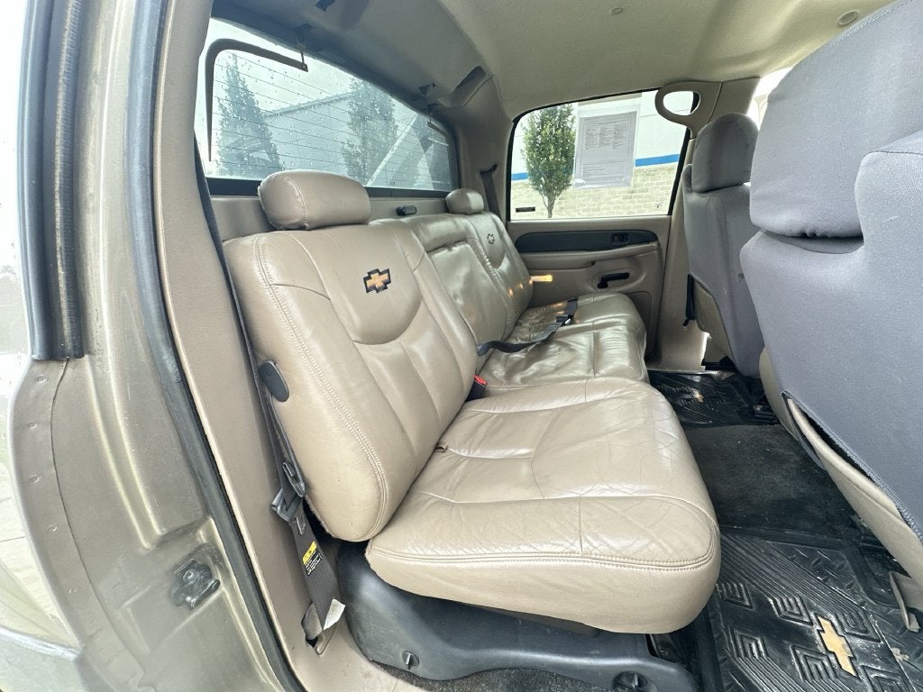2002 Chevrolet Avalanche 1500 Base 130 WB