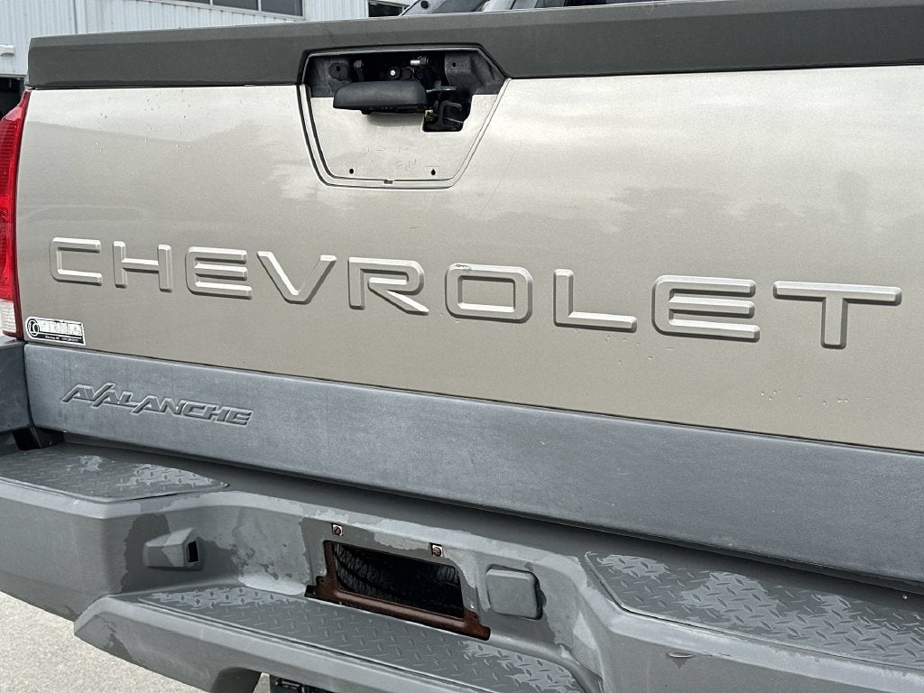 2002 Chevrolet Avalanche 1500 Base 130 WB