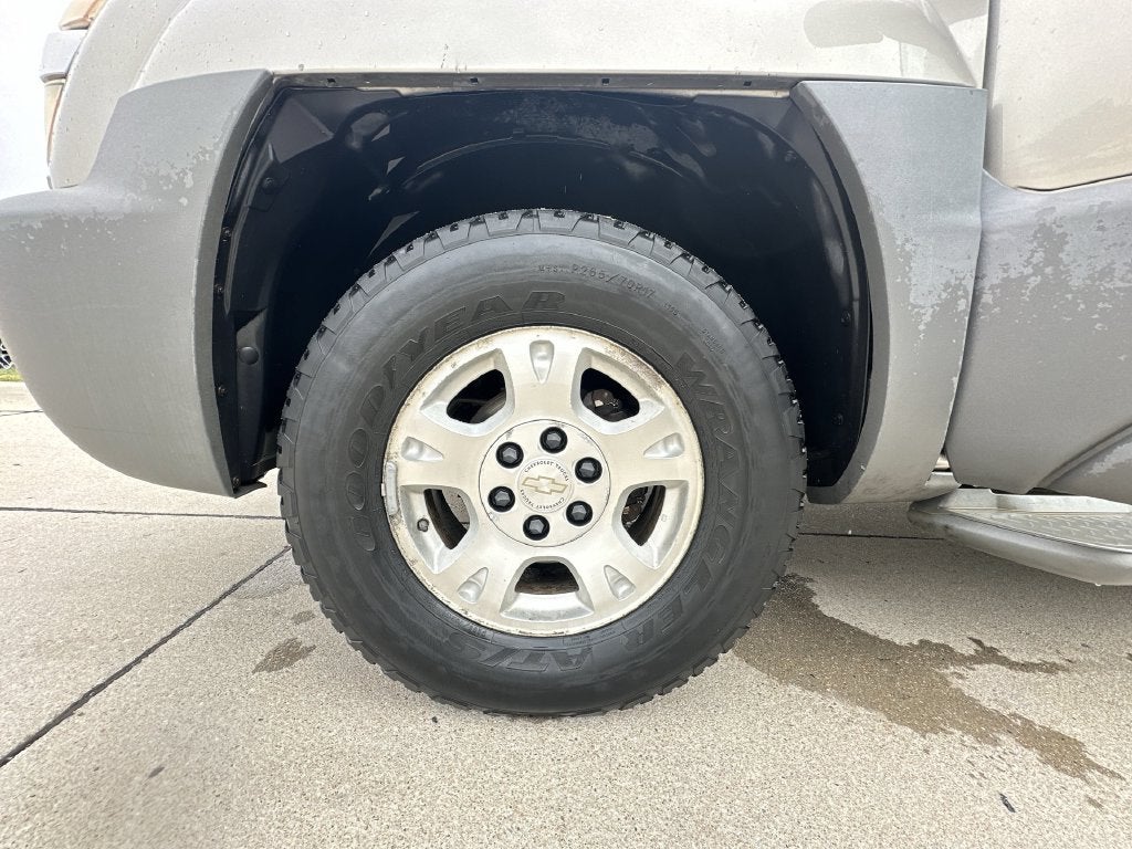 2002 Chevrolet Avalanche 1500 Base 130 WB