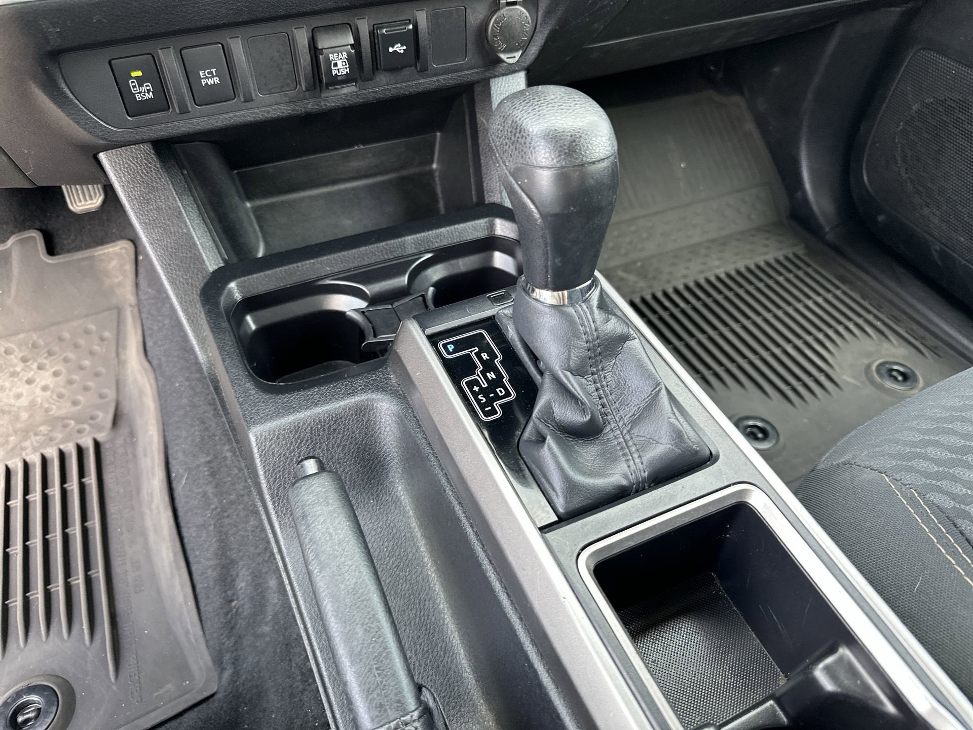 2022 Toyota Tacoma 4WD SR5