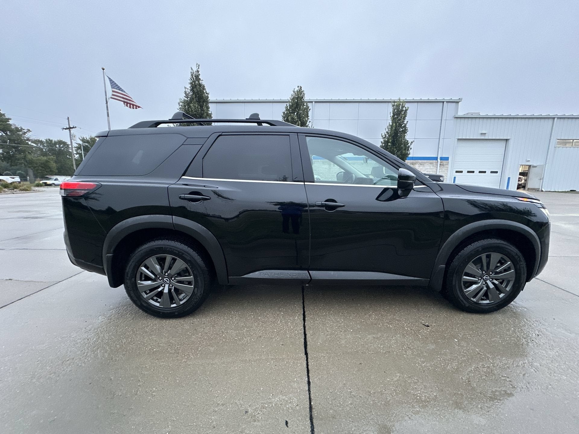 2022 Nissan Pathfinder SV