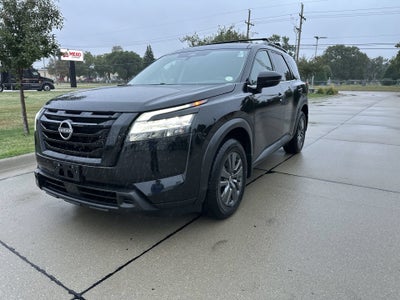 2022 Nissan Pathfinder SV