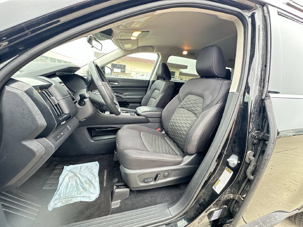 2022 Nissan Pathfinder SV