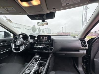 2022 Nissan Pathfinder SV