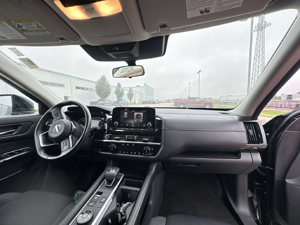 2022 Nissan Pathfinder SV