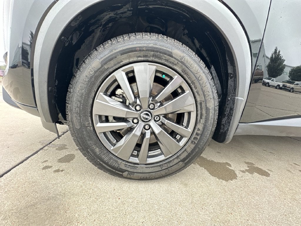 2022 Nissan Pathfinder SV