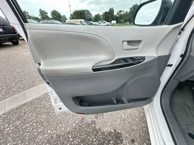 2013 Toyota Sienna LE AAS