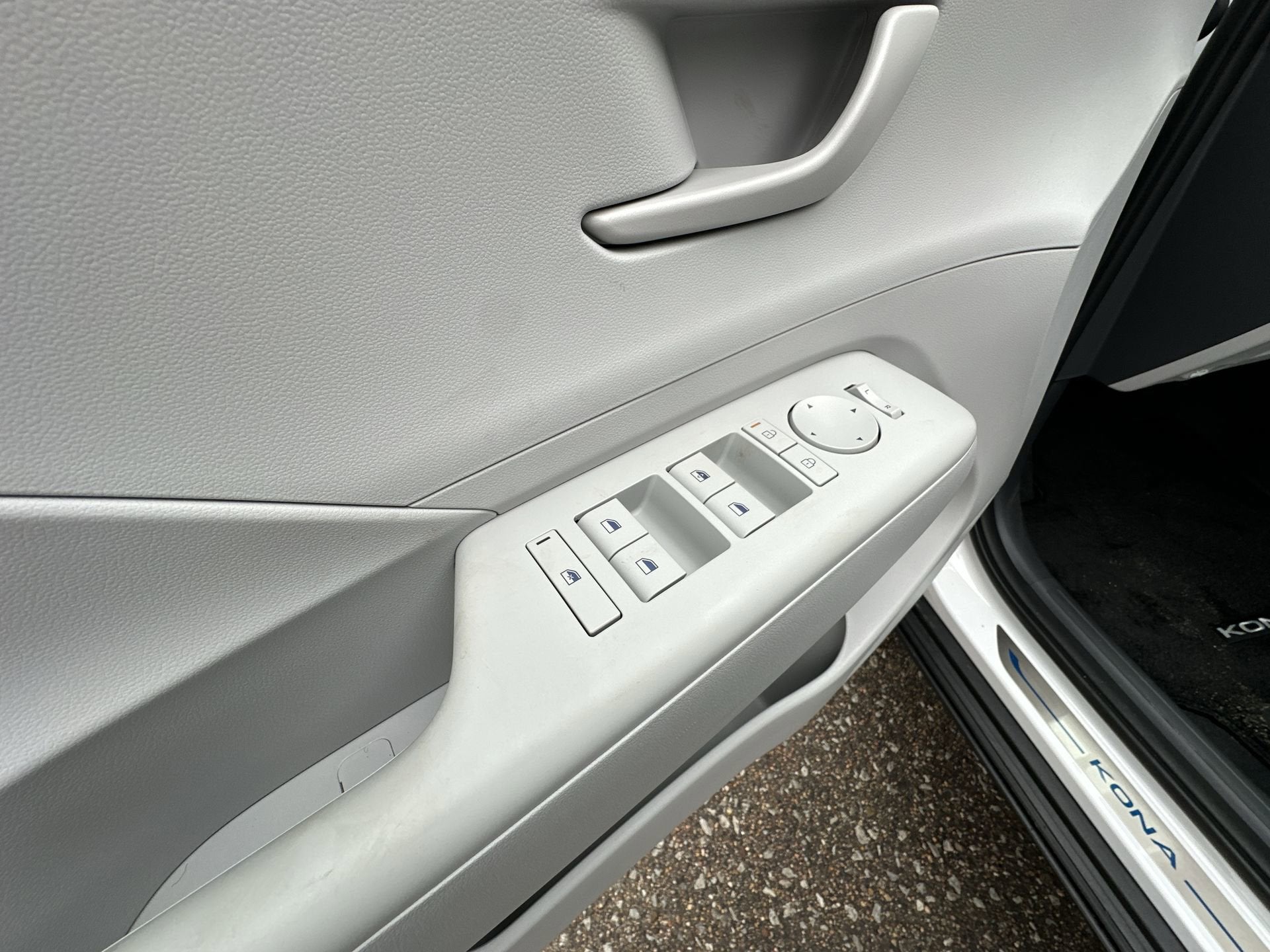 2026 Hyundai KONA SE