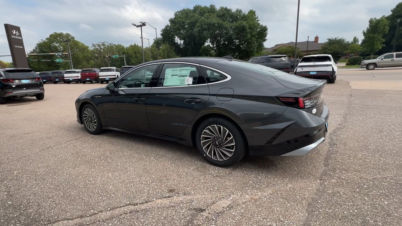 2025 Hyundai SONATA HYBRID SEL