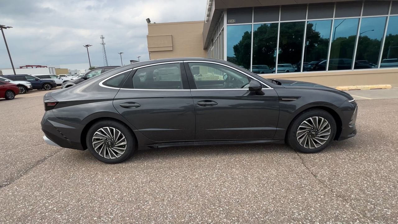2025 Hyundai SONATA HYBRID SEL