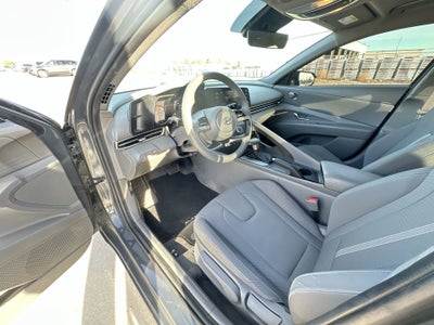 2023 Hyundai ELANTRA SE