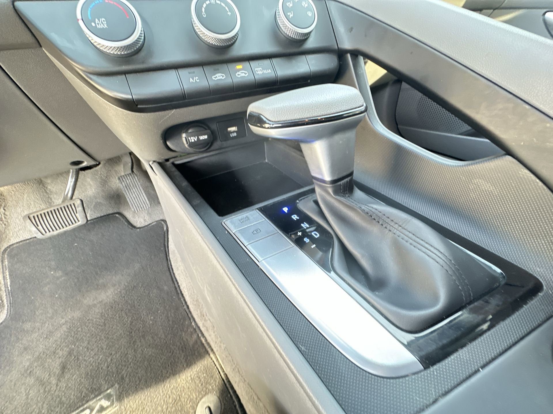 2023 Hyundai ELANTRA SE