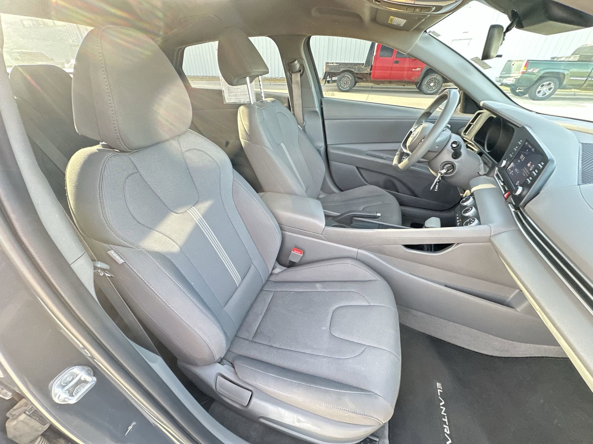 2023 Hyundai ELANTRA SE