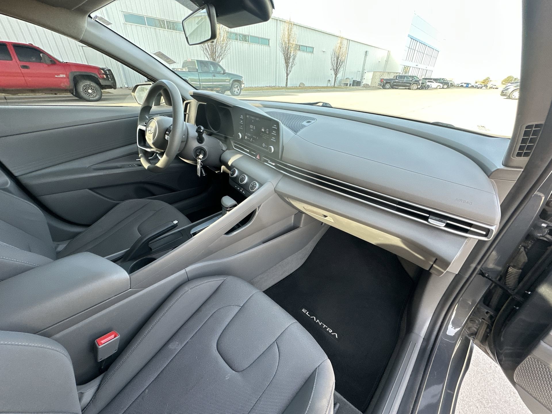 2023 Hyundai ELANTRA SE