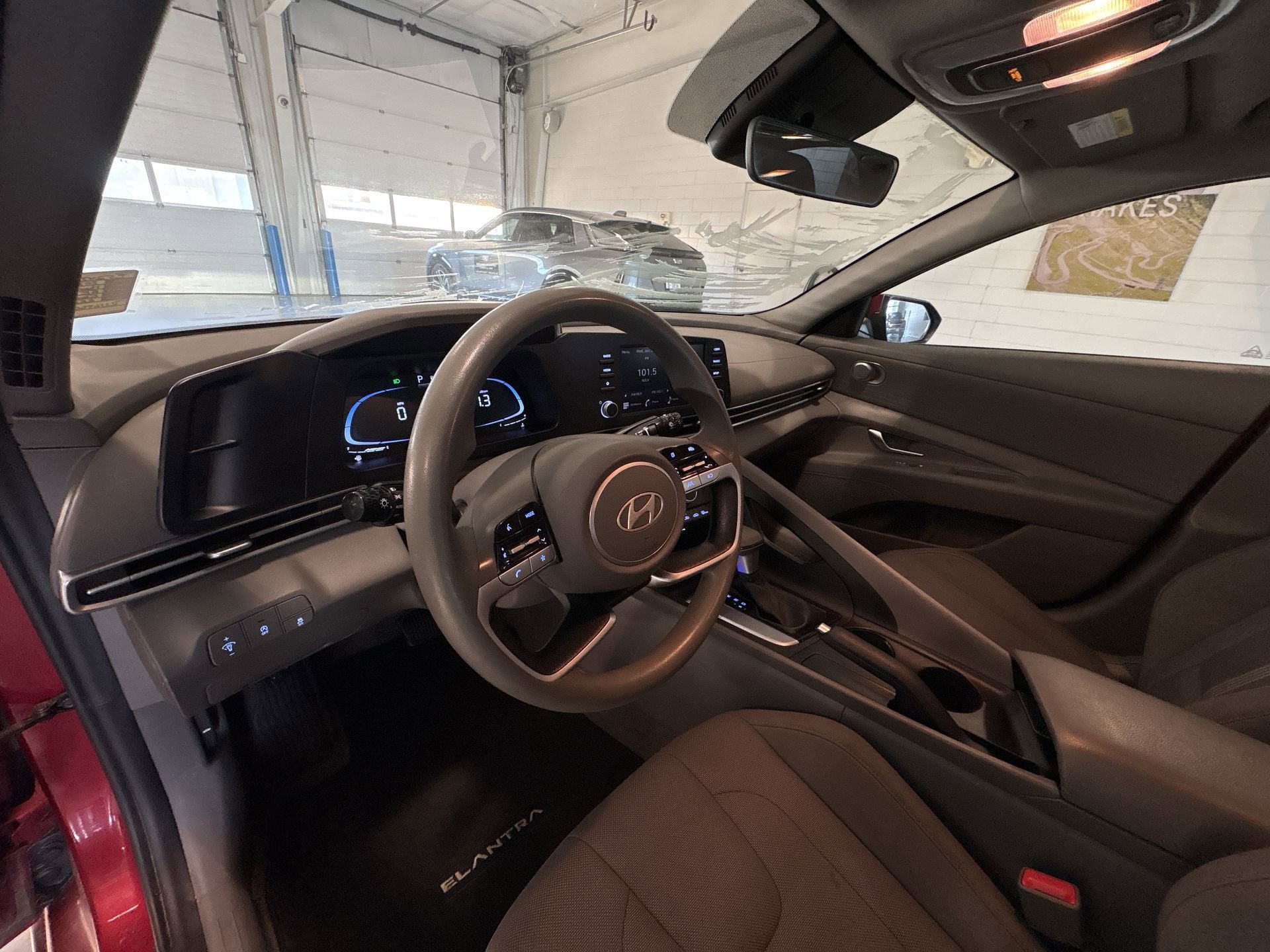 2024 Hyundai ELANTRA SE